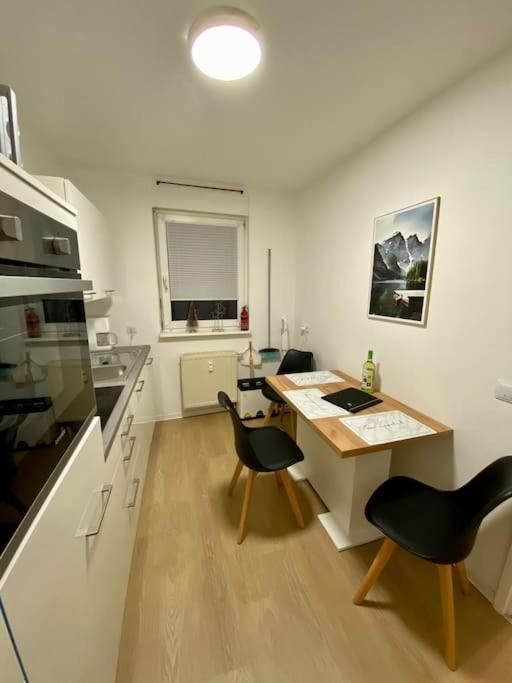 Stilvolle Ferienwohnung Mit Stellplatz Wlan Free Netflix Naehe Bahnhof Zwickau Exterior photo