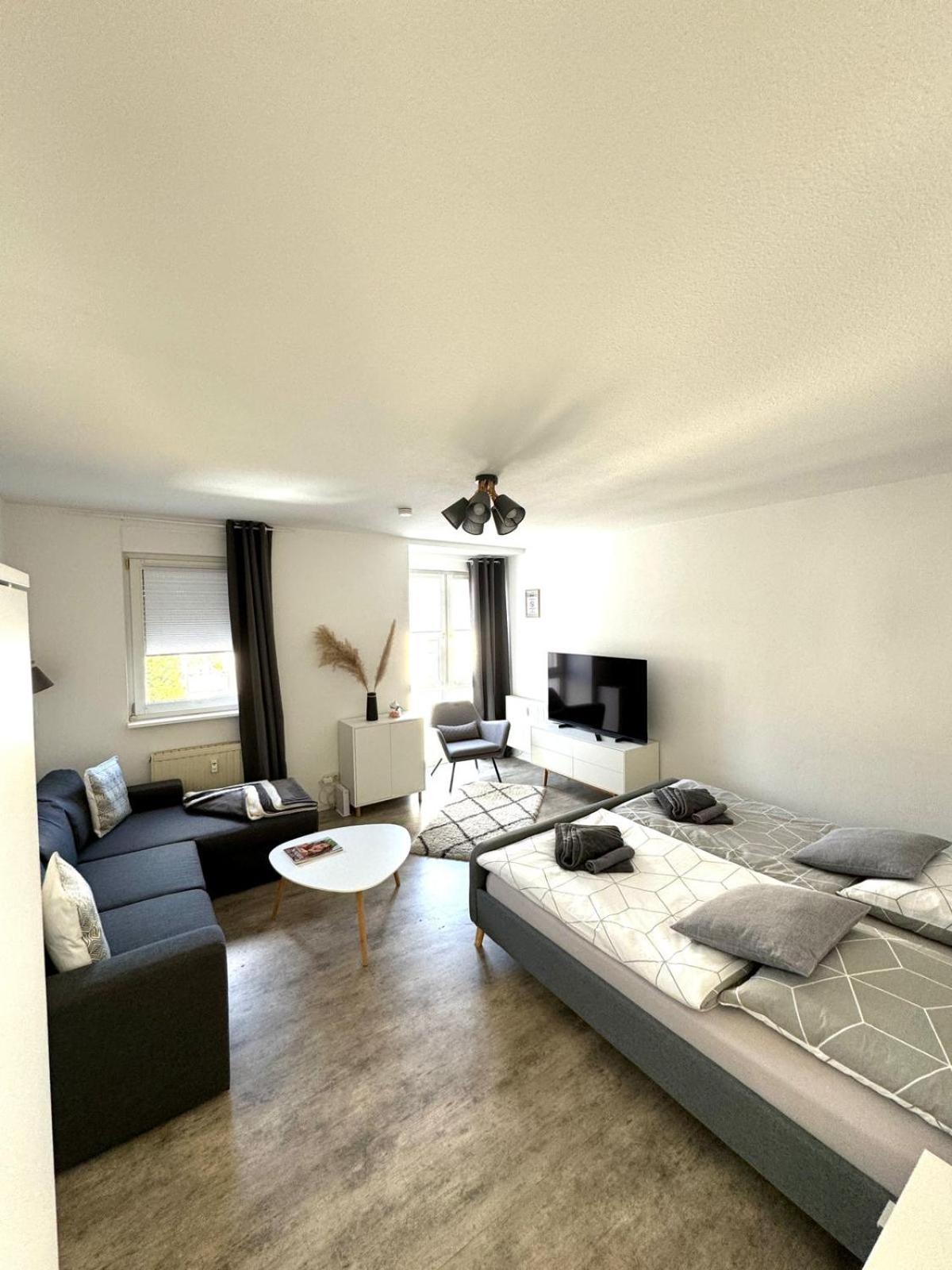 Stilvolle Ferienwohnung Mit Stellplatz Wlan Free Netflix Naehe Bahnhof Zwickau Exterior photo